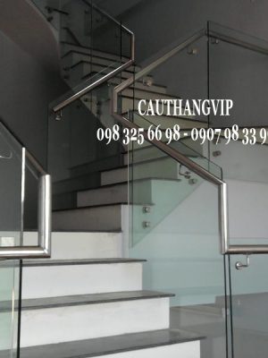 cau-thang-kinh-tay-vin-cong-inox