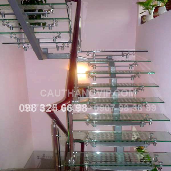 cau-thang-xuong-sat-vip-XS03